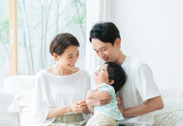 お子さまと一緒に通院するご家族（ママ・パパ）